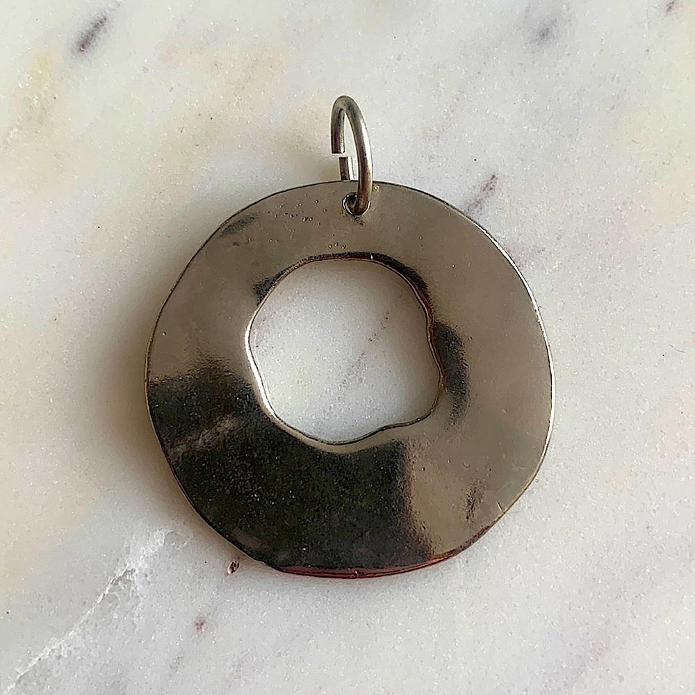 3/$25 ⭐️ Vintage Silver Modern Art Pendant
